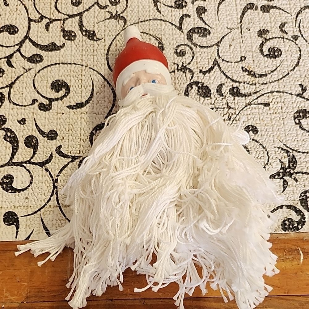 Santa Claus Yarn Ornament